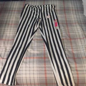 these black and white leggings